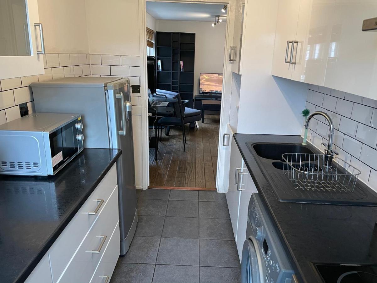 Beautiful Apartment Right Off Of Broadway Market London Eksteriør billede