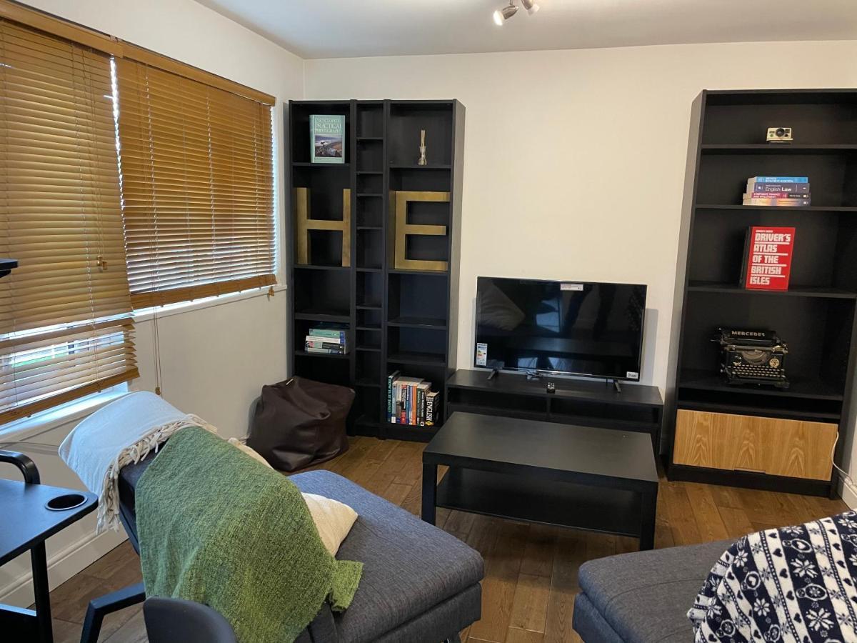 Beautiful Apartment Right Off Of Broadway Market London Eksteriør billede