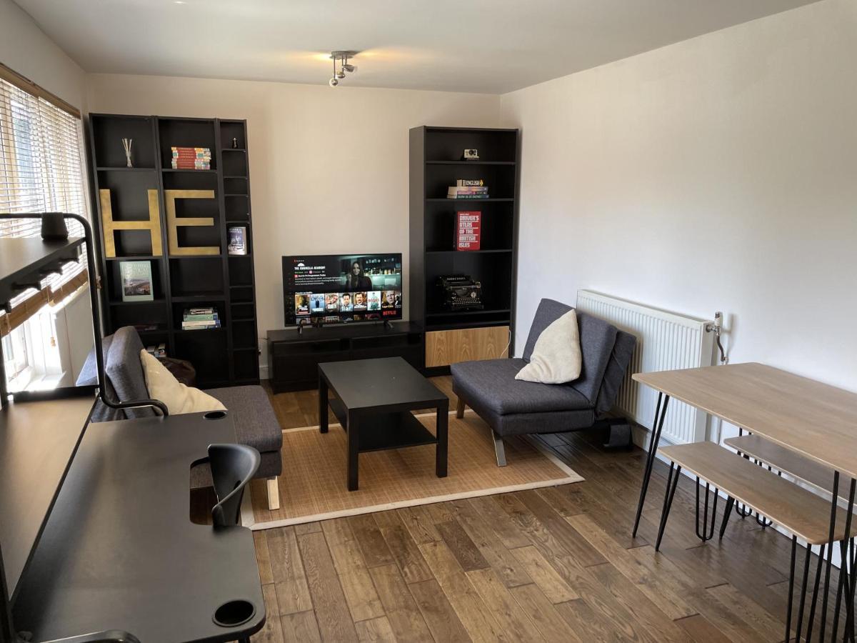 Beautiful Apartment Right Off Of Broadway Market London Eksteriør billede