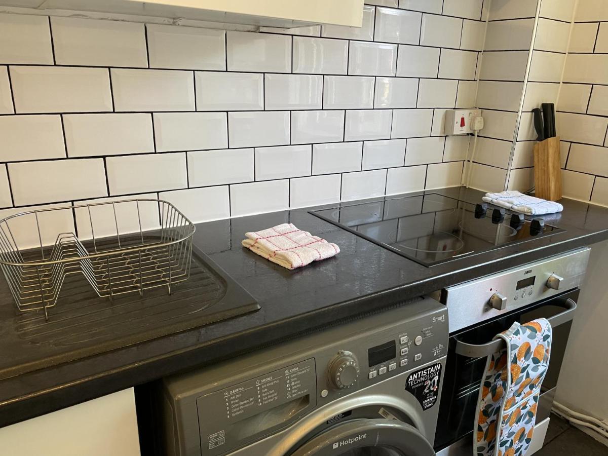 Beautiful Apartment Right Off Of Broadway Market London Eksteriør billede