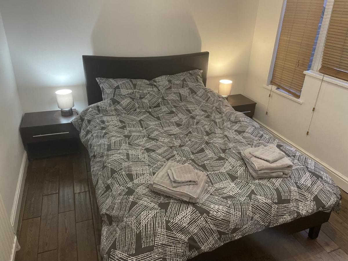 Beautiful Apartment Right Off Of Broadway Market London Eksteriør billede