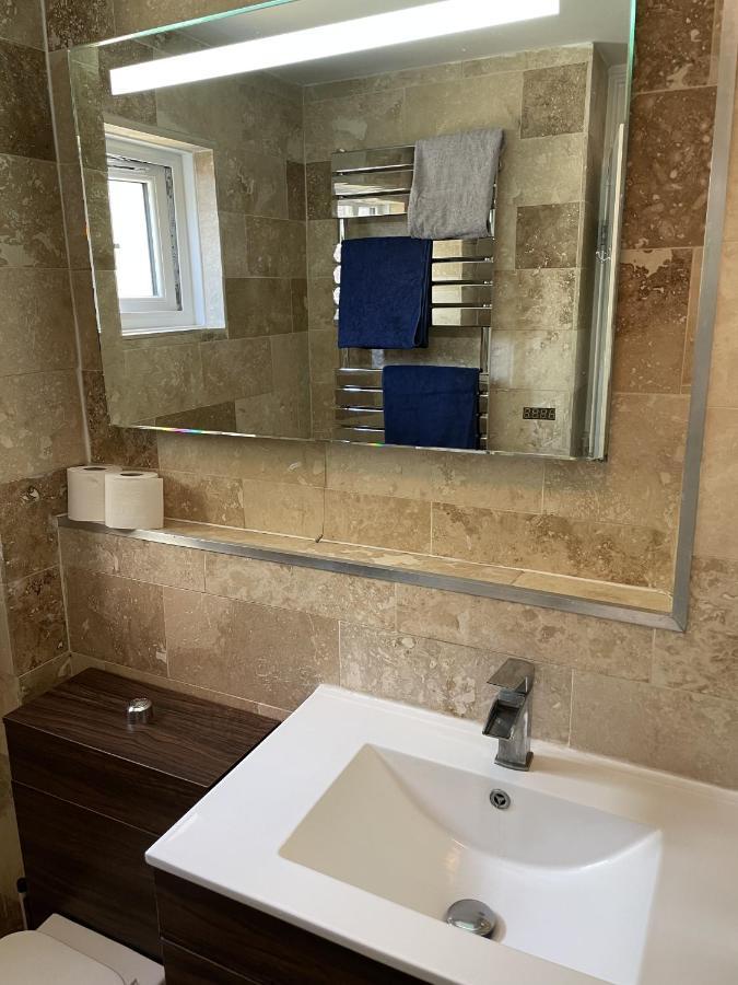 Beautiful Apartment Right Off Of Broadway Market London Eksteriør billede